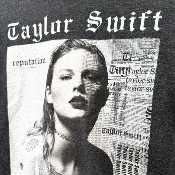 Taylor Swift Reputation Stadium Tour Concert Tee Black Graphic Band T Shirt S - Picture 2 of 5